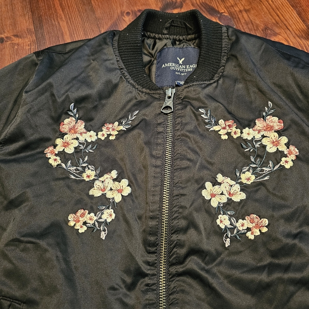 Vintage‎ American Eagle Outfitters embroidered bomber jacket. Black size xxs